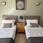 Luxury With Free Use Of Pool, Gym And