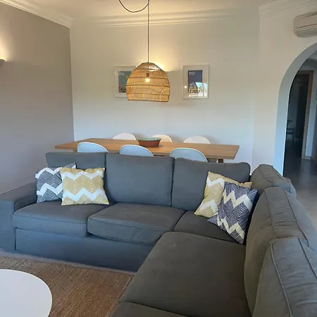 Luxury With Free Use Of Pool, Gym And