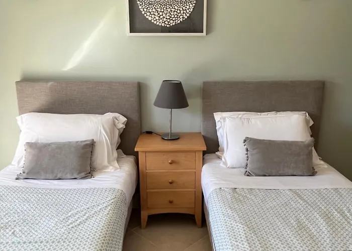 Luxury With Free Use Of Pool, Gym And