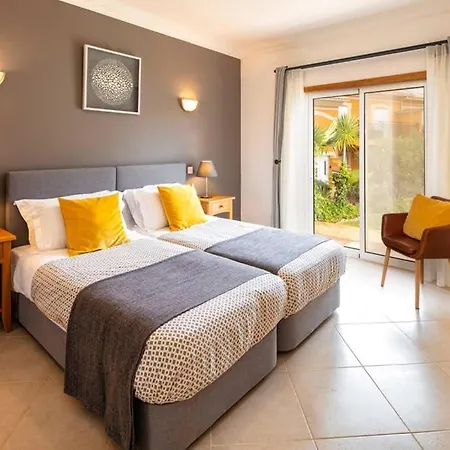 Luxury With Free Use Of Pool, Gym And *
