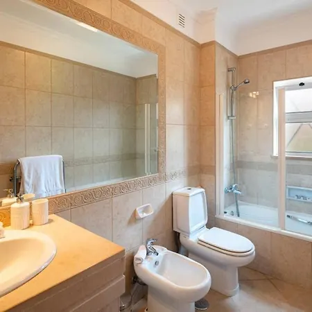 Luxury With Free Use Of Pool, Gym And شقة